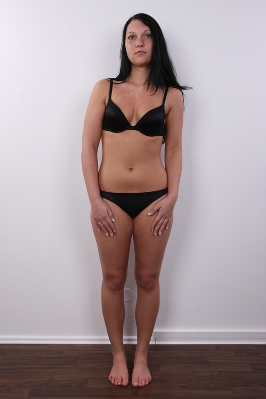 1. Download full pics of Aneta (19) from czechcasting.com