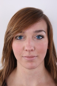 1. Download full pics of Vera (18) from czechcasting.com