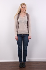 2. Download full pics of Tereza (20) from czechcasting.com