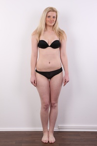 4. Download full pics of Tereza (20) from czechcasting.com