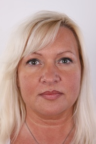 1. Download full pics of Eva (46) from czechcasting.com