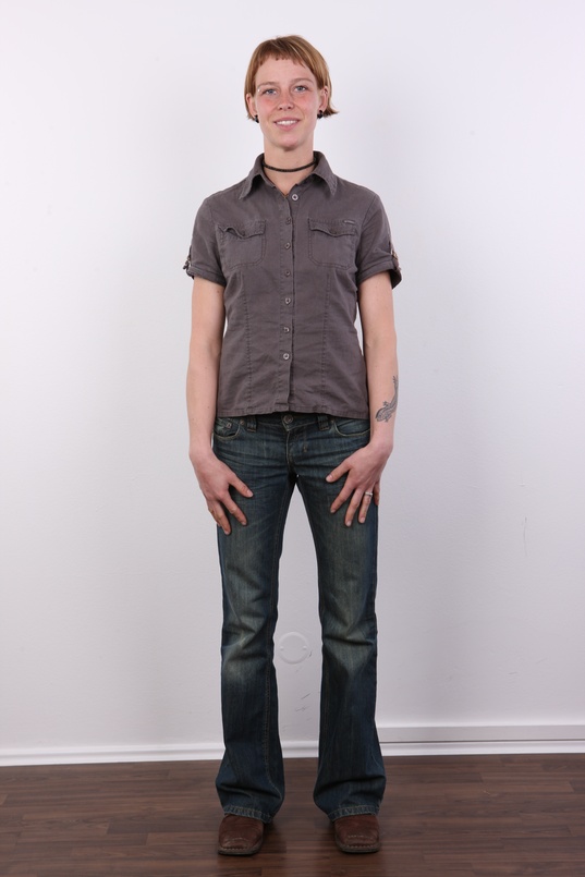 2. Download full pics of Tereza (24) from czechcasting.com