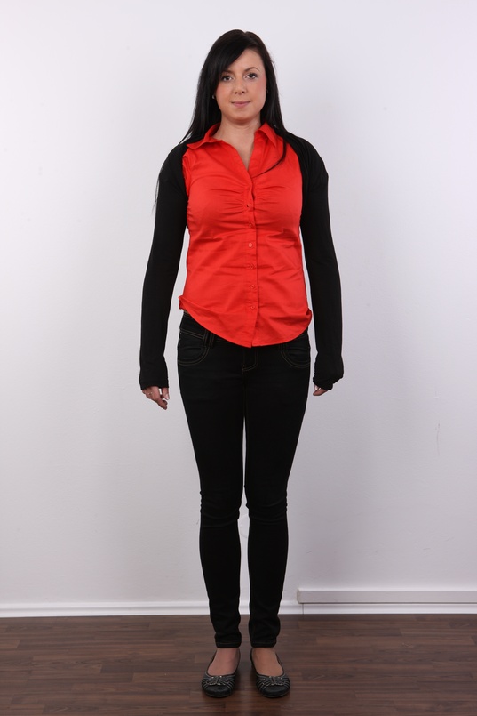 2. Download full pics of Veronika (26) from czechcasting.com