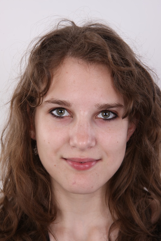 1. Download full pics of Jana (21) from czechcasting.com