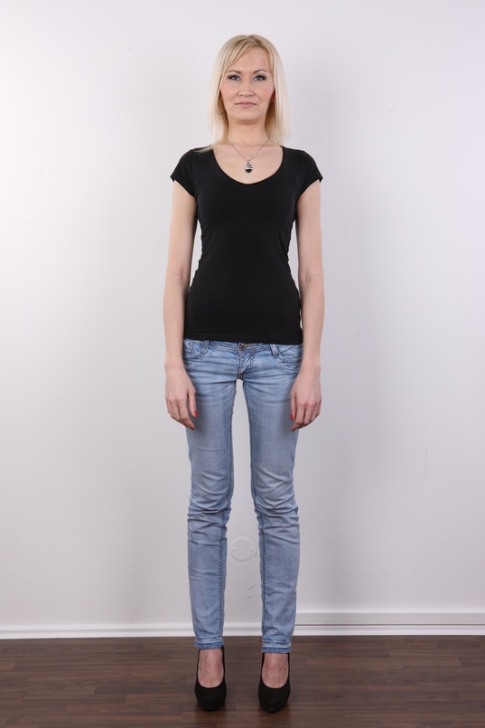 2. Download full pics of Michaela (31) from czechcasting.com