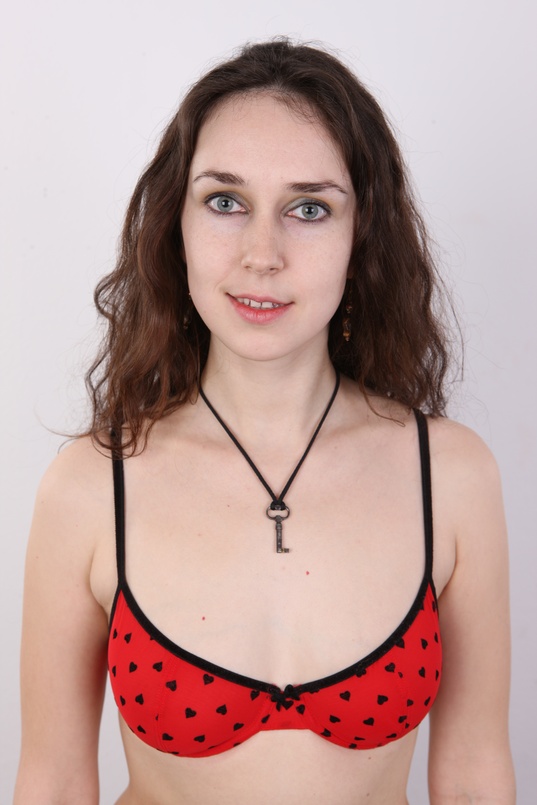 4. Download full pics of Eliska (26) from czechcasting.com