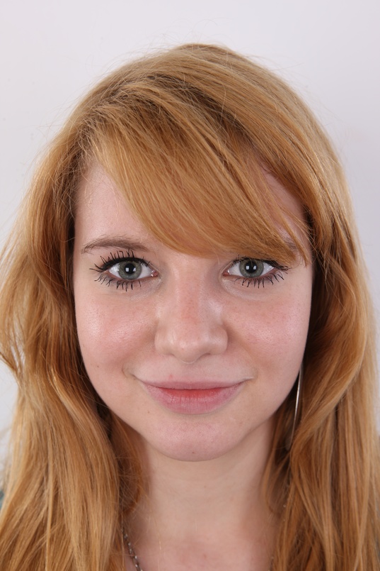 1. Download full pics of Veronika (20) from czechcasting.com