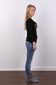 3. Download full pics of Tereza (19) from czechcasting.com