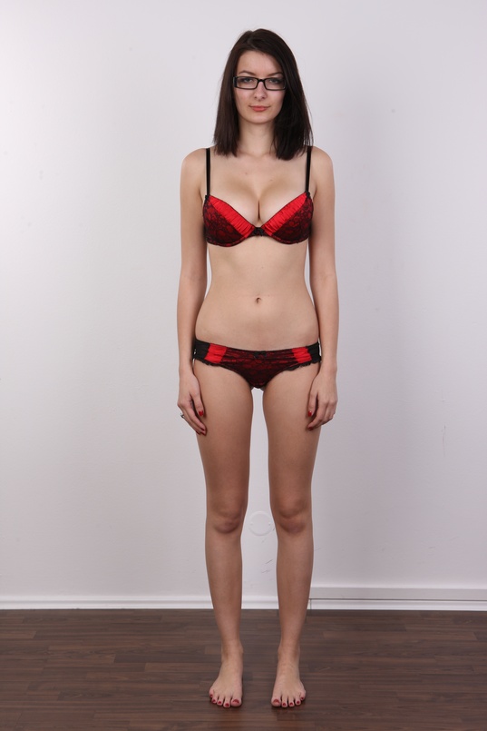 6. Download full pics of Veronika (18) from czechcasting.com