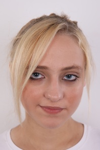 1. Download full pics of Irena (18) from czechcasting.com