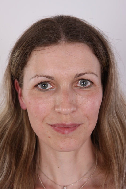 1. Download full pics of Martina (35) from czechcasting.com