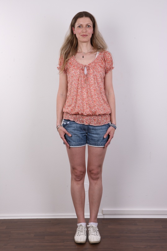 2. Download full pics of Martina (35) from czechcasting.com