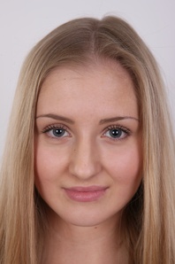 1. Download full pics of Karolina (19) from czechcasting.com