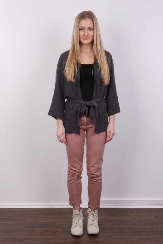 2. Download full pics of Karolina (19) from czechcasting.com