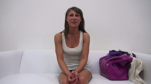 1. Download full pics of Hana (23) from czechcasting.com