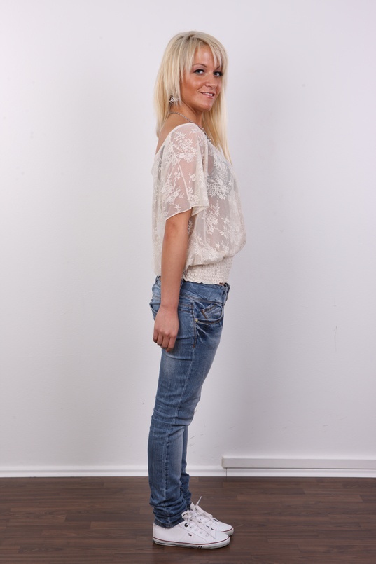 3. Download full pics of Veronika (20) from czechcasting.com