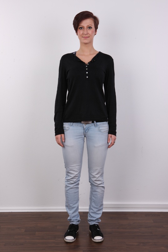 2. Download full pics of Nikola (20) from czechcasting.com