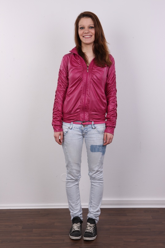 2. Download full pics of Radka (19) from czechcasting.com