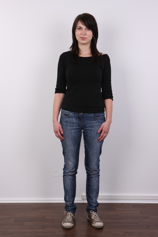 2. Download full pics of Karolina (26) from czechcasting.com