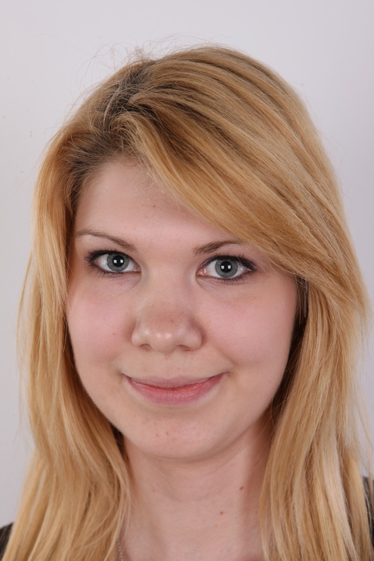 1. Download full pics of Tereza (18) from czechcasting.com