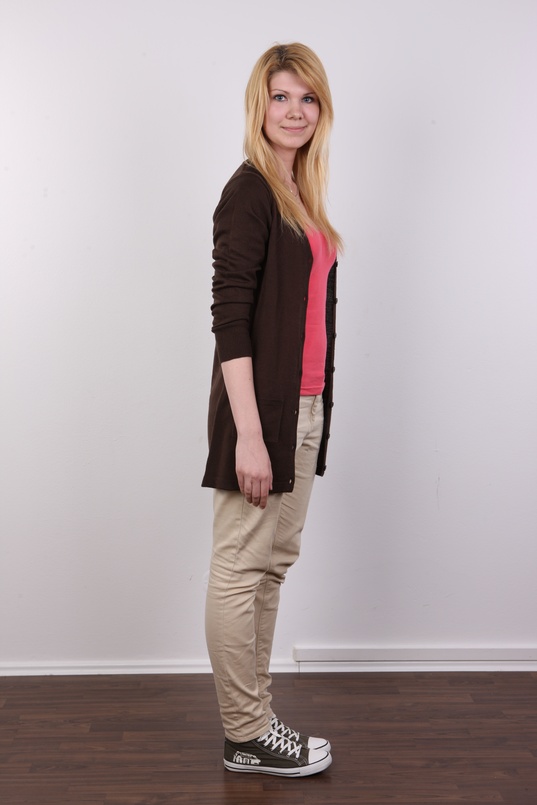 3. Download full pics of Tereza (18) from czechcasting.com