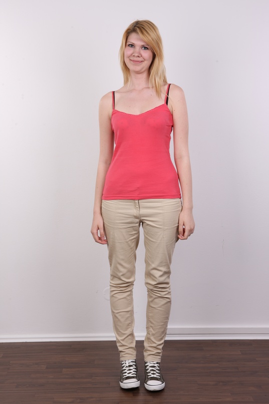 4. Download full pics of Tereza (18) from czechcasting.com