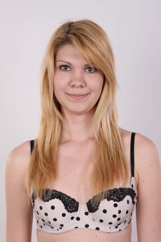 6. Download full pics of Tereza (18) from czechcasting.com