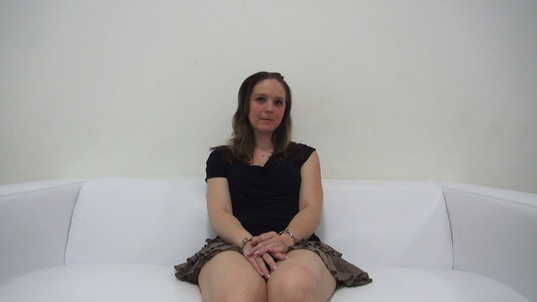 1. Download full pics of Veronika (31) from czechcasting.com