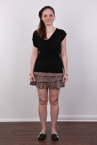 2. Download full pics of model Veronika (31) from czechcasting.com