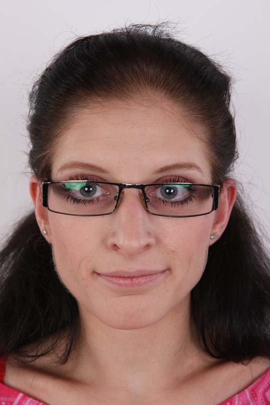 1. Download full pics of Marie (26) from czechcasting.com