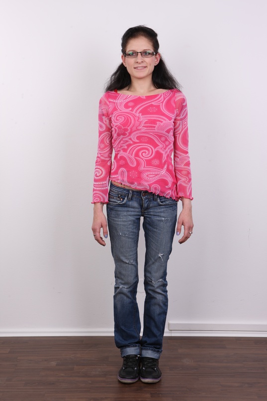 2. Download full pics of Marie (26) from czechcasting.com