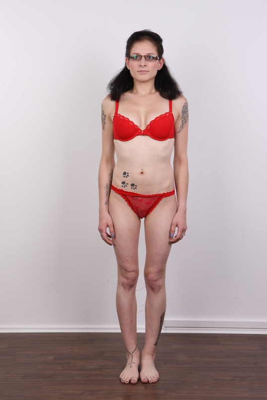 5. Download full pics of Marie (26) from czechcasting.com