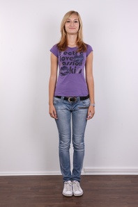 2. Download full pics of Iva (19) from czechcasting.com