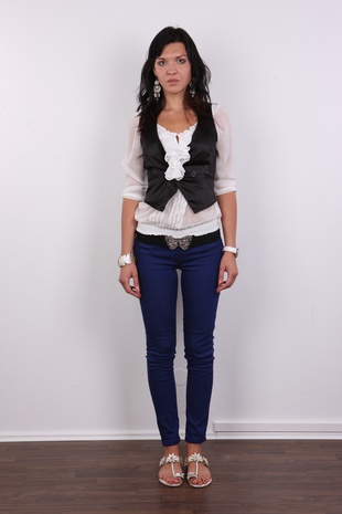 2. Download full pics of model Veronika (24) from czechcasting.com