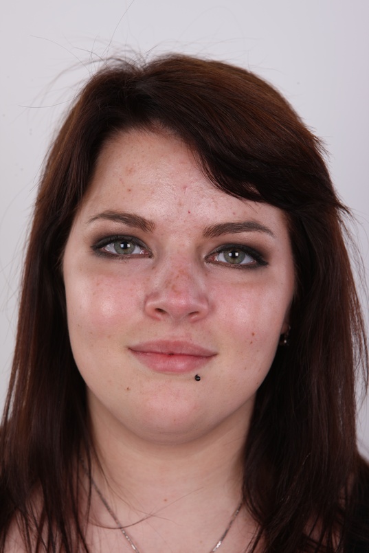 1. Download full pics of Katherina (18) from czechcasting.com