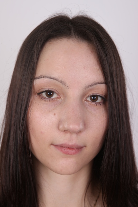 1. Download full pics of Dominika (24) from czechcasting.com