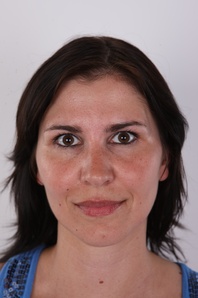 1. Download full pics of Sarka (32) from czechcasting.com