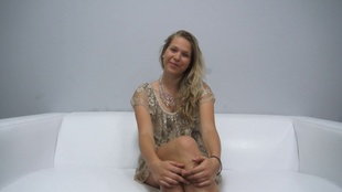 1. Download full pics of Anna (19) from czechcasting.com