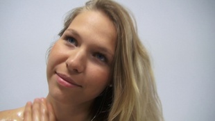 7. Download full pics of Anna (19) from czechcasting.com