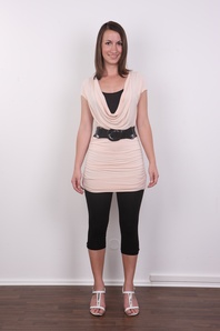 2. Download full pics of Anna (20) from czechcasting.com