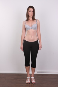 4. Download full pics of Anna (20) from czechcasting.com