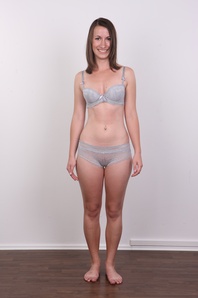 7. Download full pics of Anna (20) from czechcasting.com