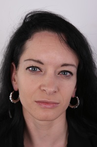 1. Download full pics of Jana (30) from czechcasting.com