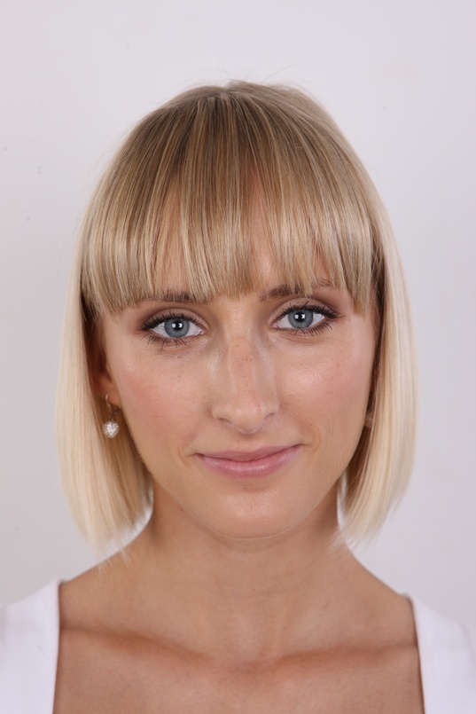 1. Download full pics of Veronika (25) from czechcasting.com