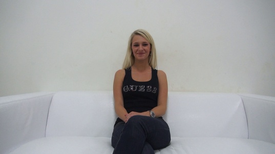 1. Download full pics of Tereza (20) from czechcasting.com