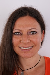 1. Download full pics of Vanesa (28) from czechcasting.com