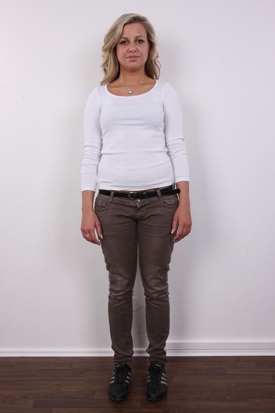 2. Download full pics of Hana (None) from czechcasting.com