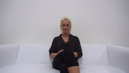 1. Download full pics of Eva (21) from czechcasting.com