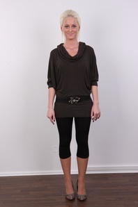 2. Download full pics of Eva (21) from czechcasting.com