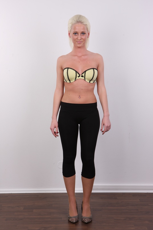 3. Download full pics of Eva (21) from czechcasting.com